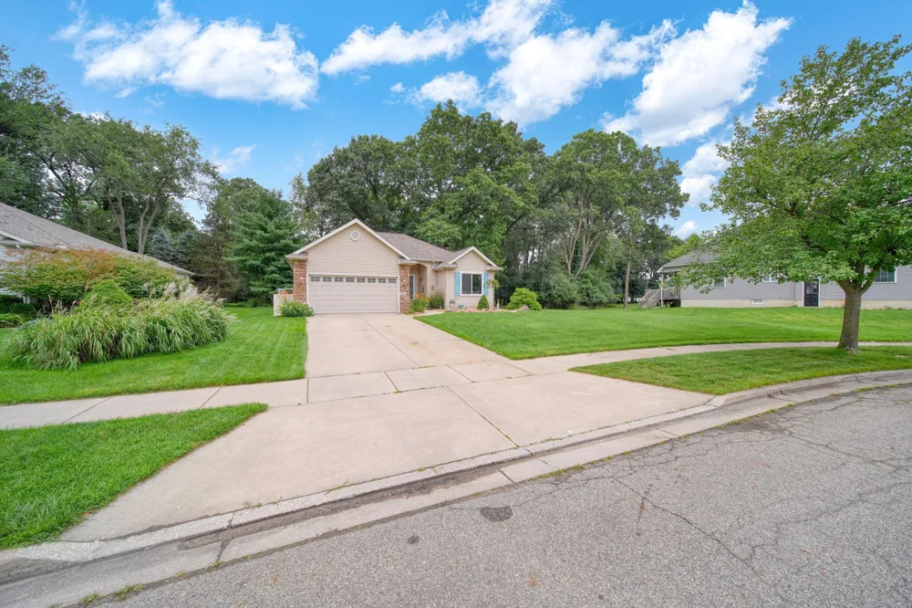 906 Essex Park Drive Jackson, MI 49203