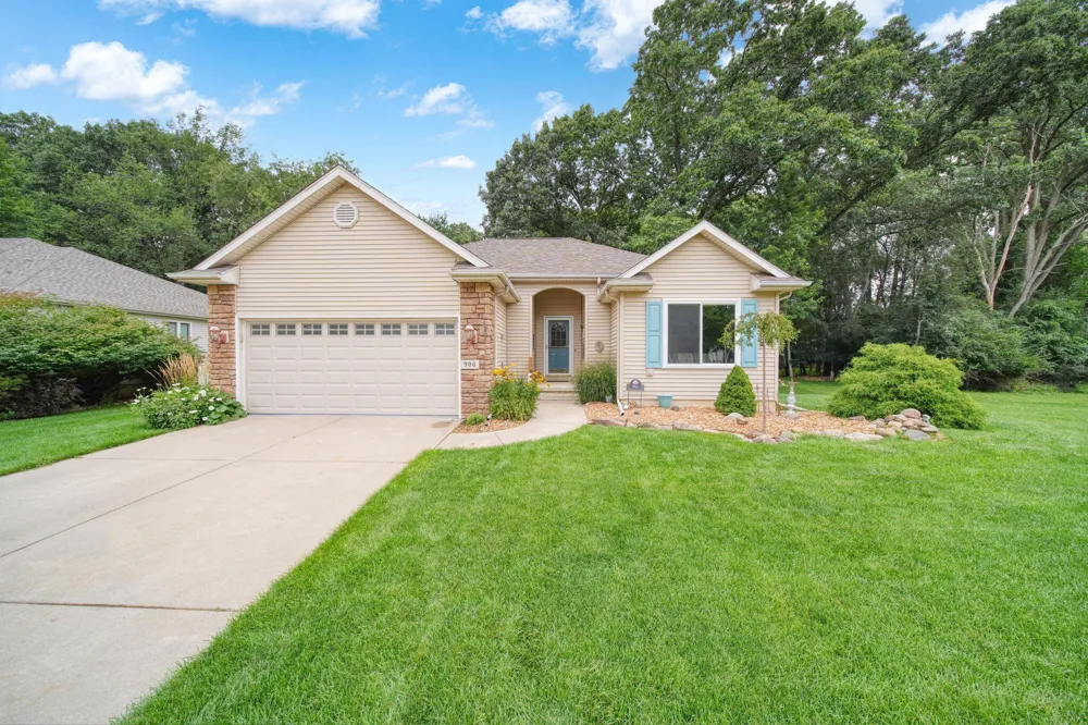 906 Essex Park Drive Jackson, MI 49203