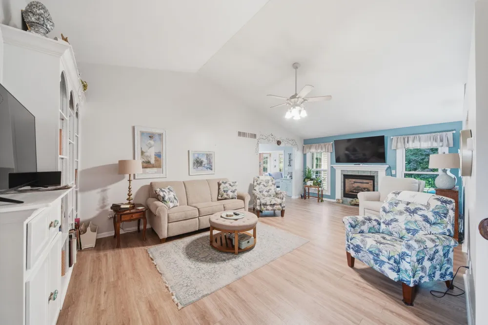 906 Essex Park Drive Jackson, MI 49203