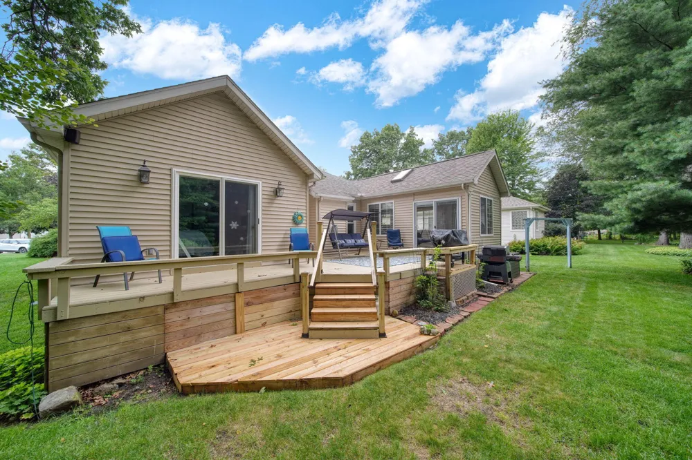 906 Essex Park Drive Jackson, MI 49203