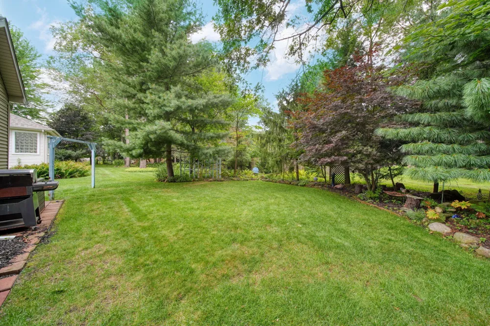 906 Essex Park Drive Jackson, MI 49203