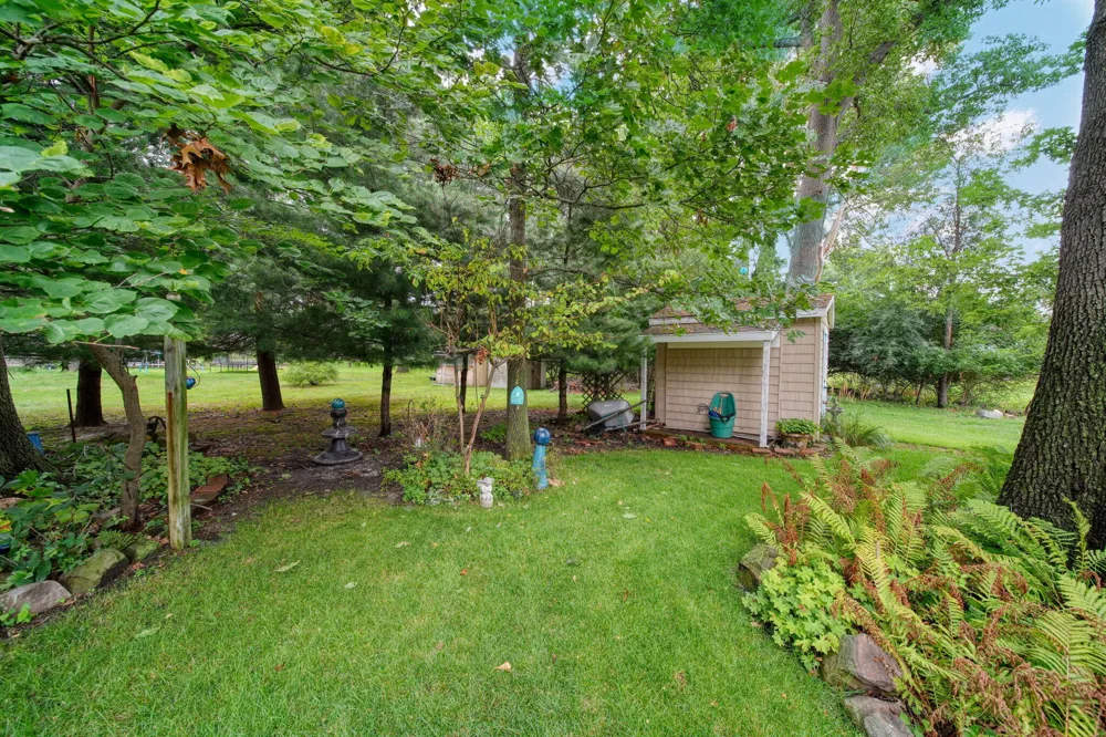 906 Essex Park Drive Jackson, MI 49203