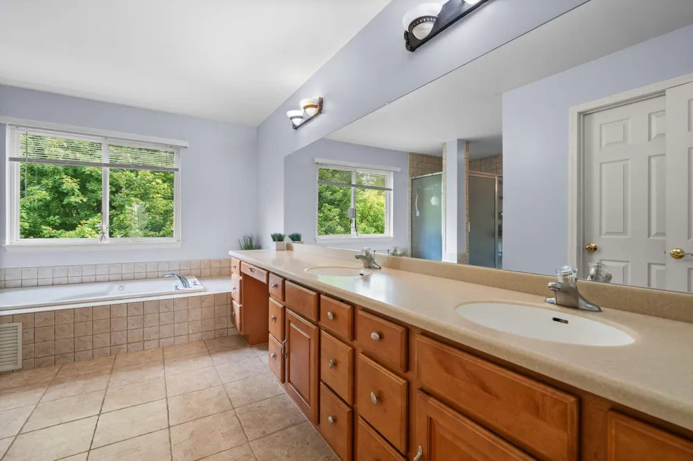 2240 Indian Creek Circle Ann Arbor, MI 48105