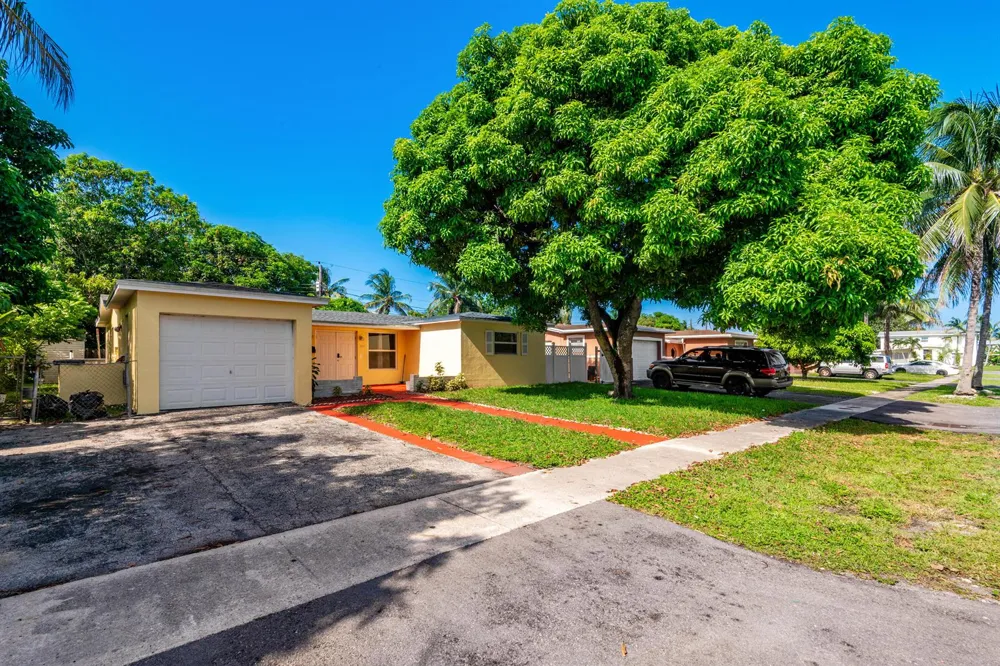 3611 NW 40TH COURT Lauderdale Lakes, FL 33309