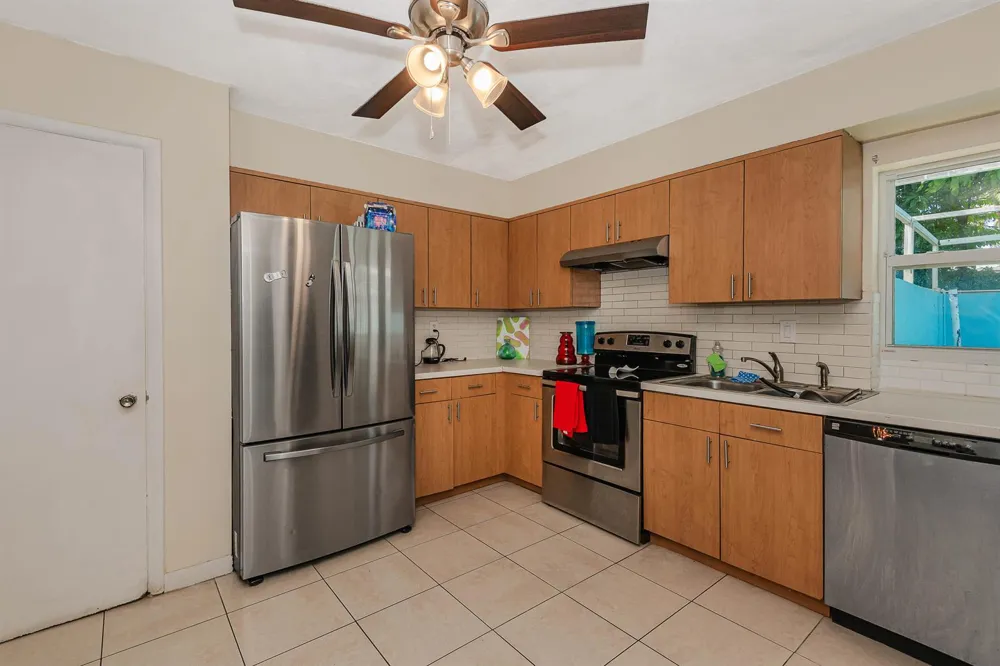 3611 NW 40TH COURT Lauderdale Lakes, FL 33309
