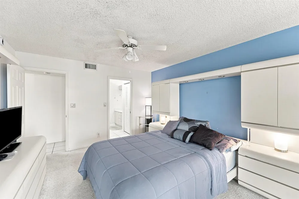 7254 FAIRFAX DRIVE #304 Tamarac, FL 33321