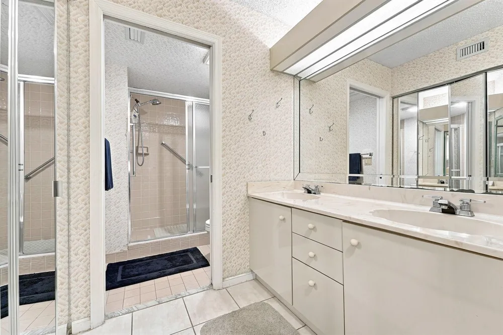 7254 FAIRFAX DRIVE #304 Tamarac, FL 33321