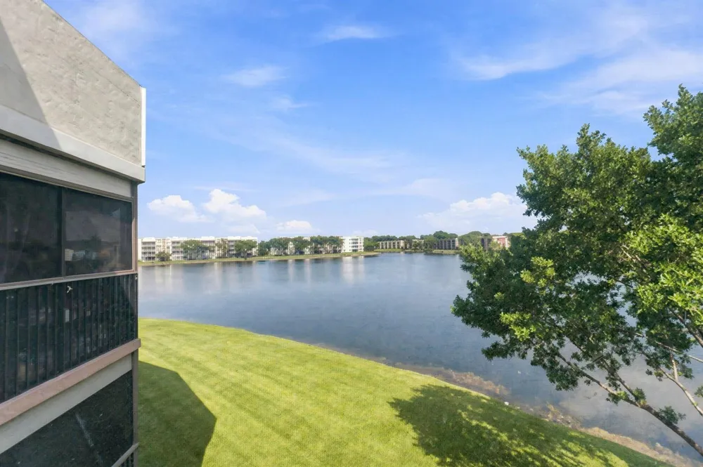 7254 FAIRFAX DRIVE #304 Tamarac, FL 33321