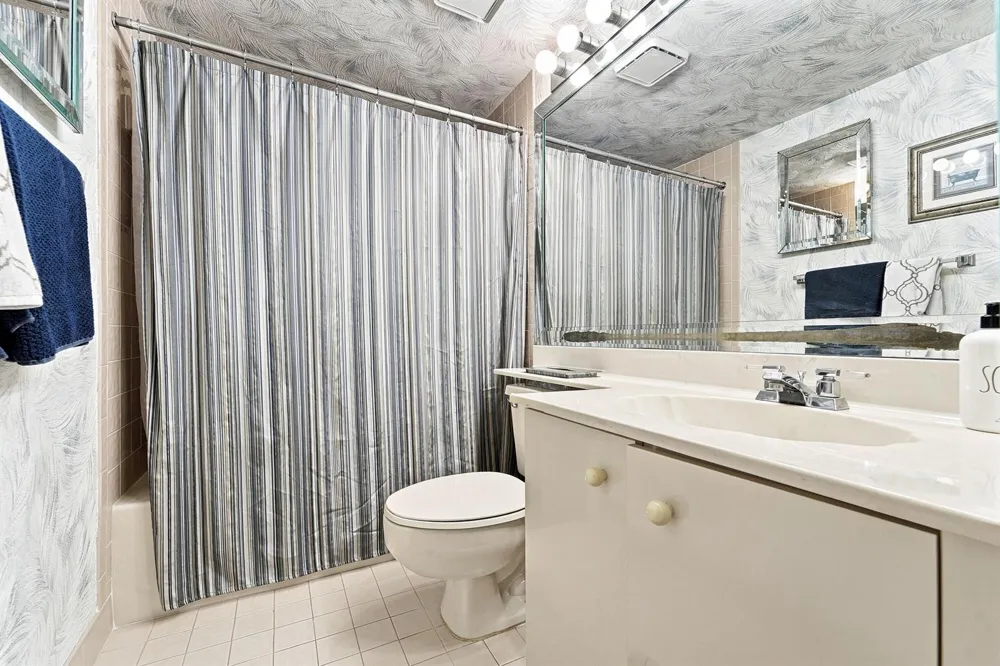 7254 FAIRFAX DRIVE #304 Tamarac, FL 33321