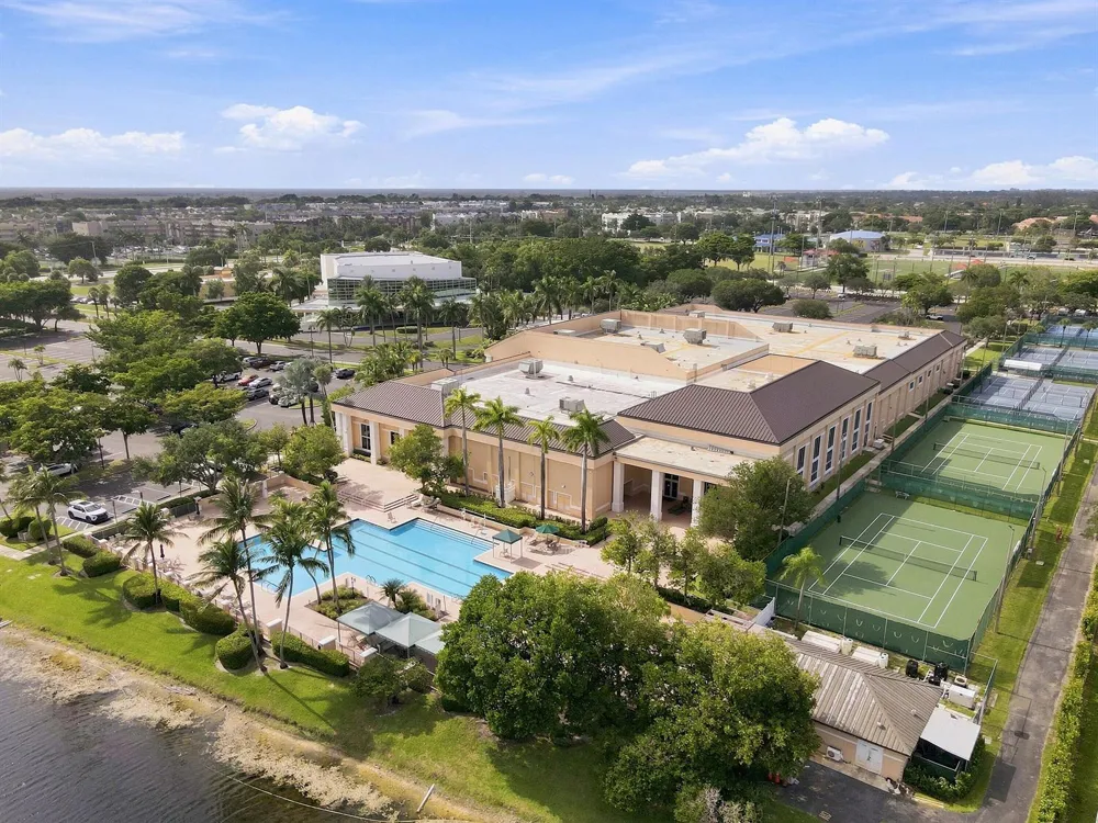 7254 FAIRFAX DRIVE #304 Tamarac, FL 33321