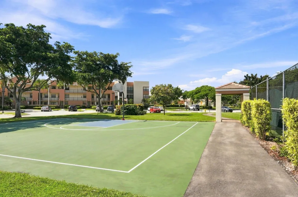 7254 FAIRFAX DRIVE #304 Tamarac, FL 33321