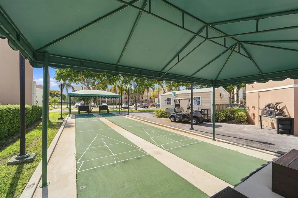 7254 FAIRFAX DRIVE #304 Tamarac, FL 33321
