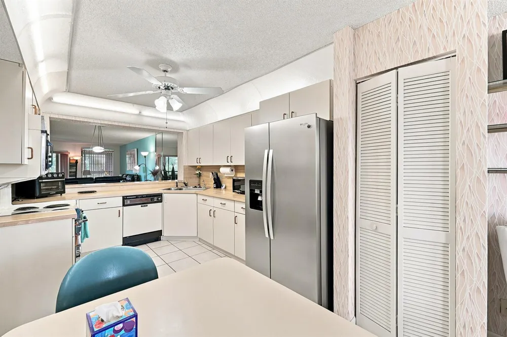 7254 FAIRFAX DRIVE #304 Tamarac, FL 33321