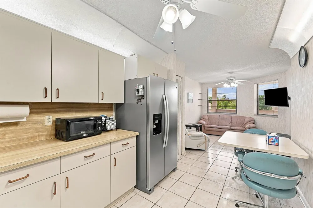 7254 FAIRFAX DRIVE #304 Tamarac, FL 33321