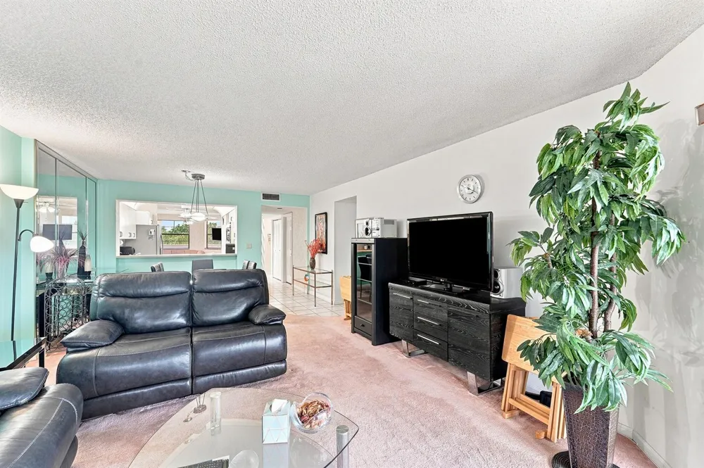 7254 FAIRFAX DRIVE #304 Tamarac, FL 33321