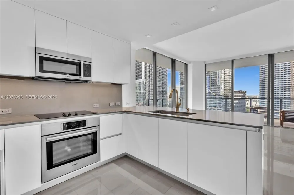 68 SE 6th St #1702 Miami, FL 33131