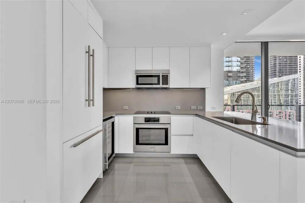 68 SE 6th St #1702 Miami, FL 33131