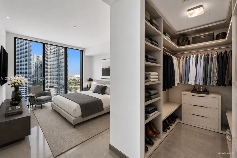 68 SE 6th St #1702 Miami, FL 33131