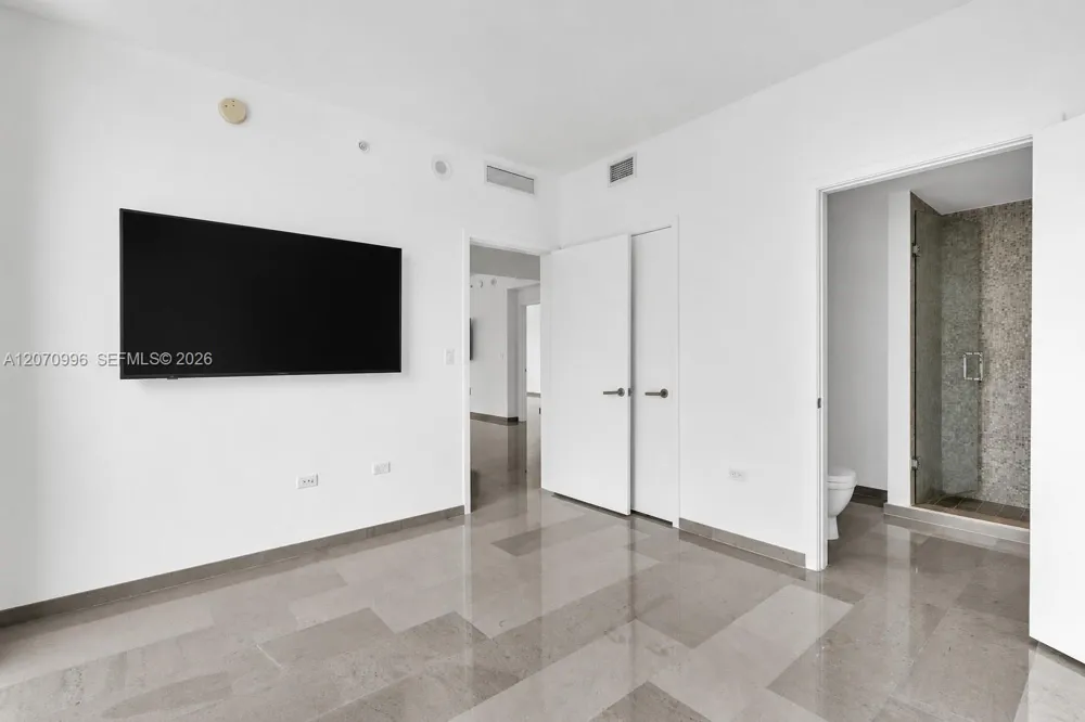 68 SE 6th St #1702 Miami, FL 33131