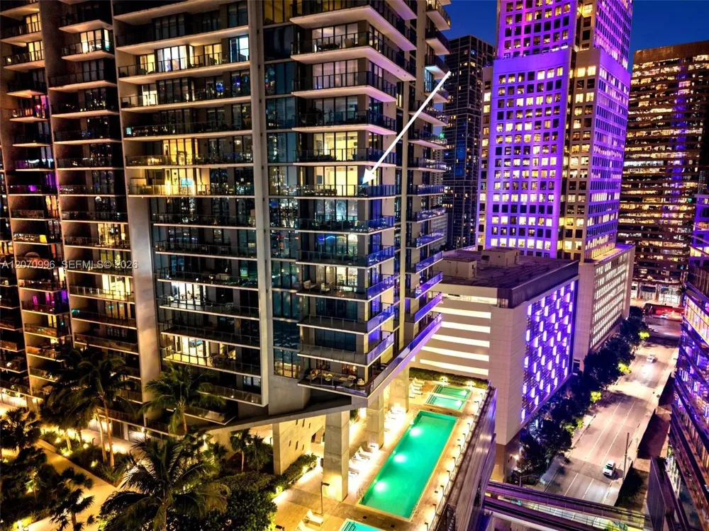 68 SE 6th St #1702 Miami, FL 33131