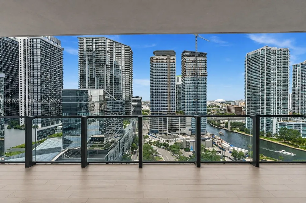 68 SE 6th St #1702 Miami, FL 33131