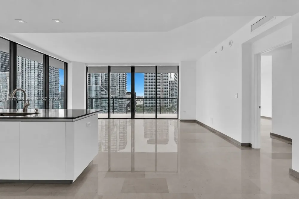 68 SE 6th St #1702 Miami, FL 33131