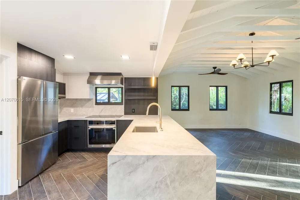 10901 NE 3rd Ave Miami, FL 33161