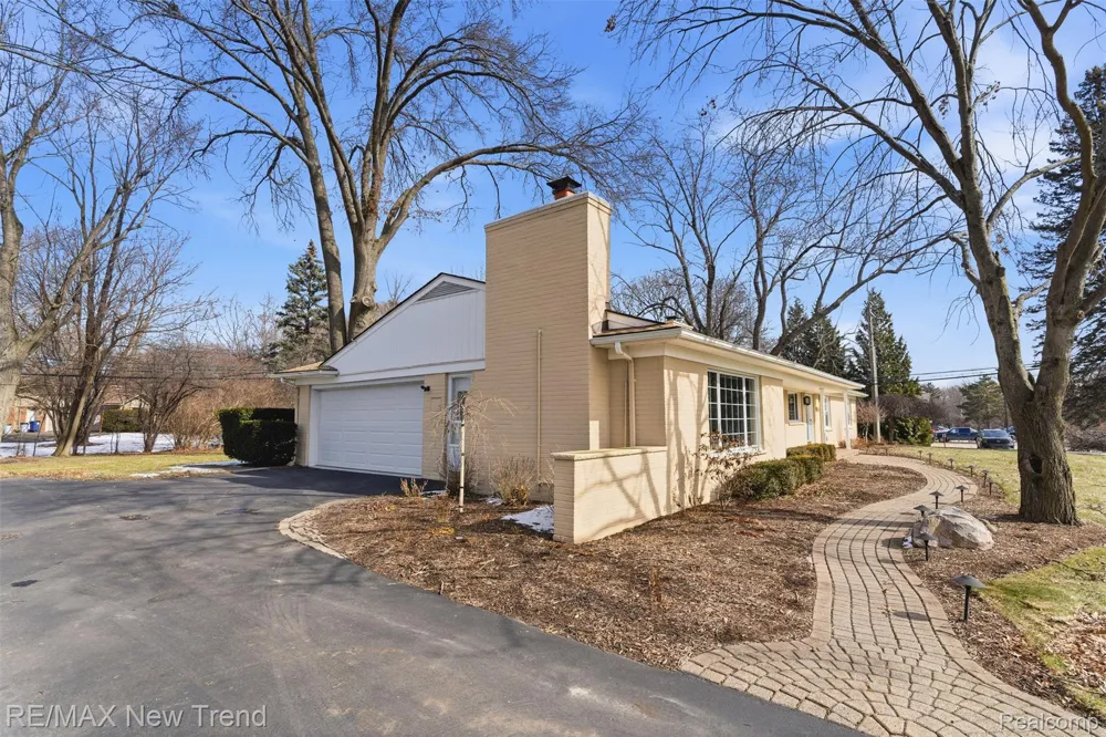 1043 Westview Road Bloomfield Hills City, MI 48304