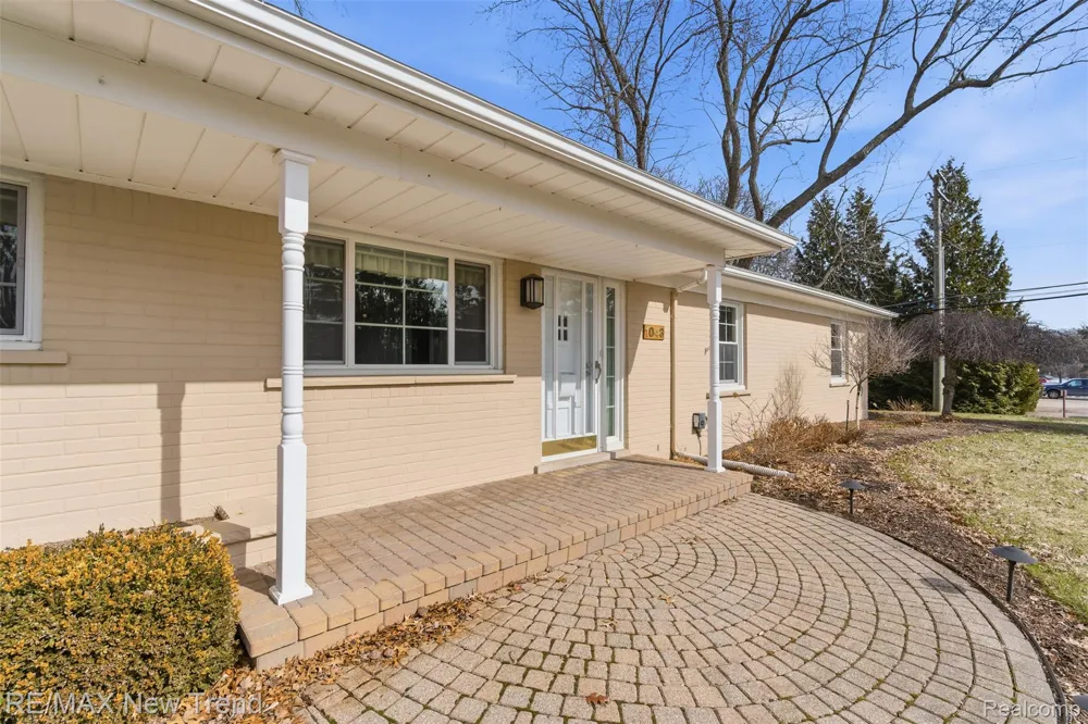 1043 Westview Road Bloomfield Hills City, MI 48304