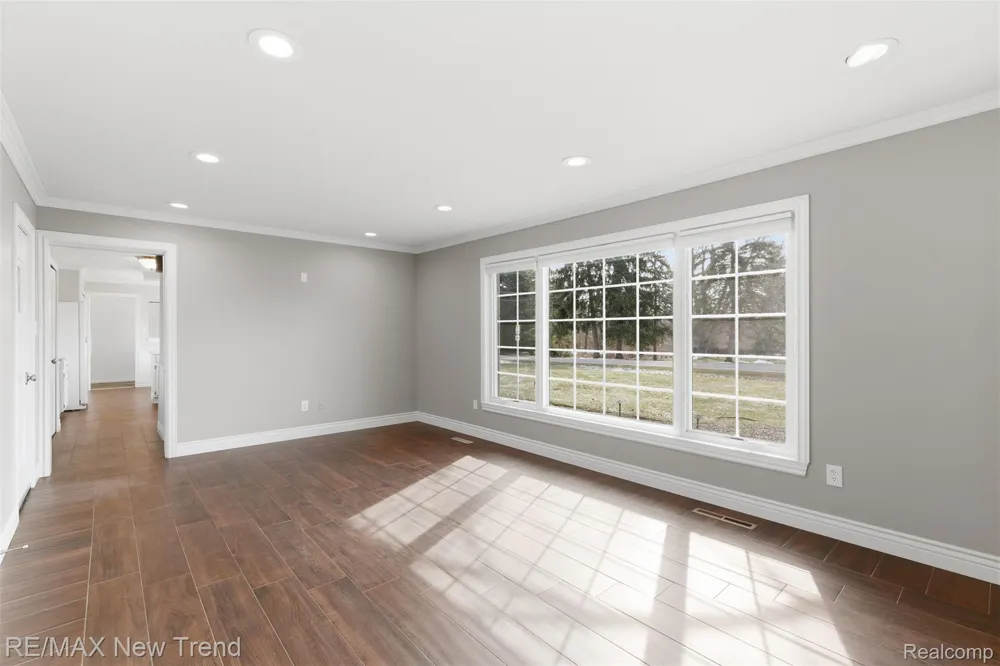 1043 Westview Road Bloomfield Hills City, MI 48304