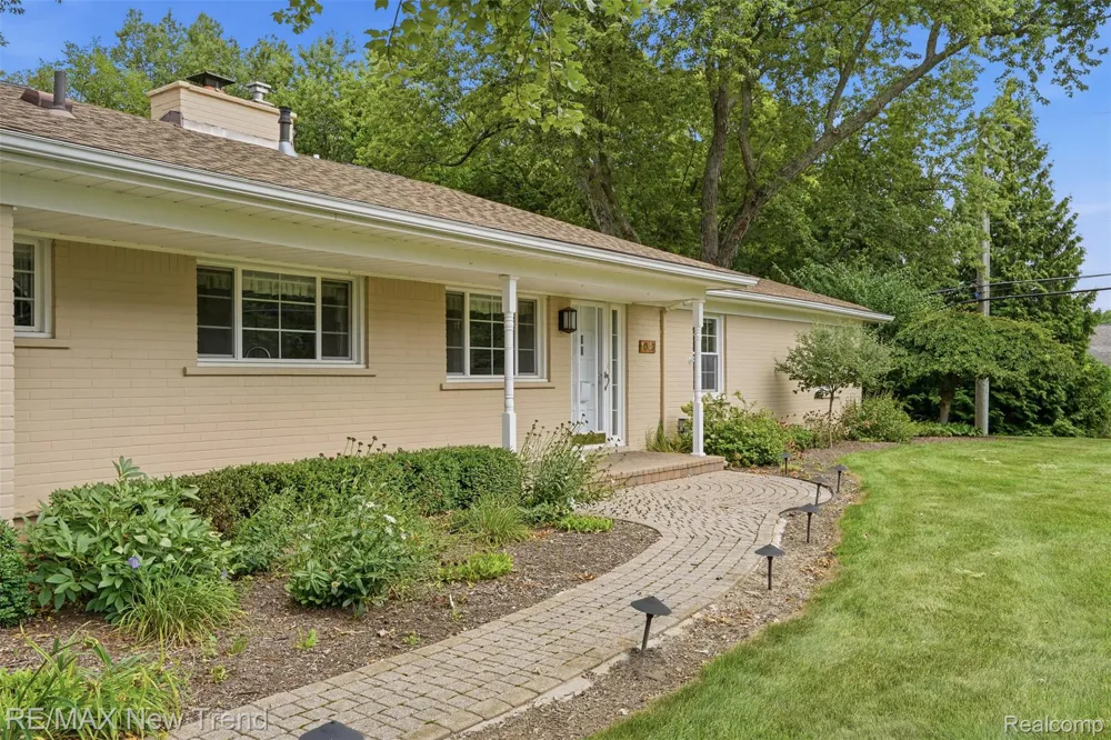 1043 Westview Road Bloomfield Hills City, MI 48304