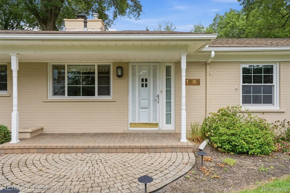 1043 Westview Road Bloomfield Hills City, MI 48304