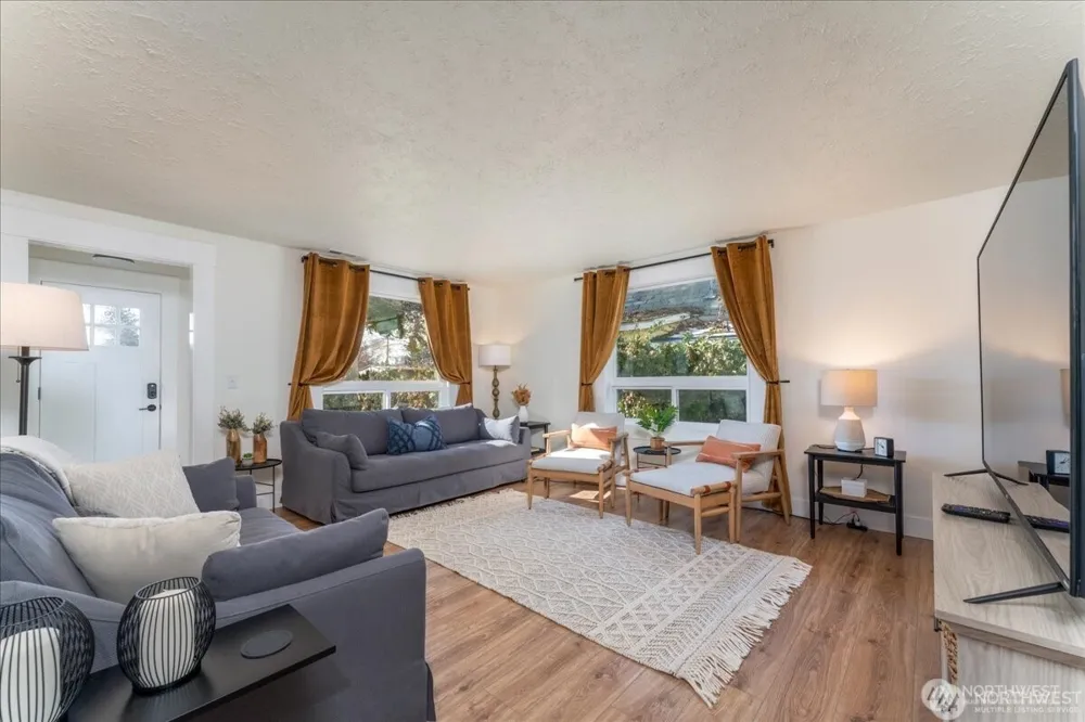 507 E Wapato Avenue Chelan, WA 98816
