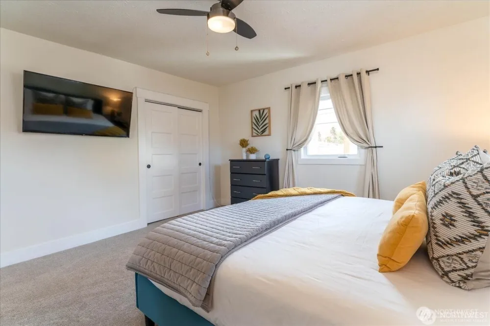 507 E Wapato Avenue Chelan, WA 98816