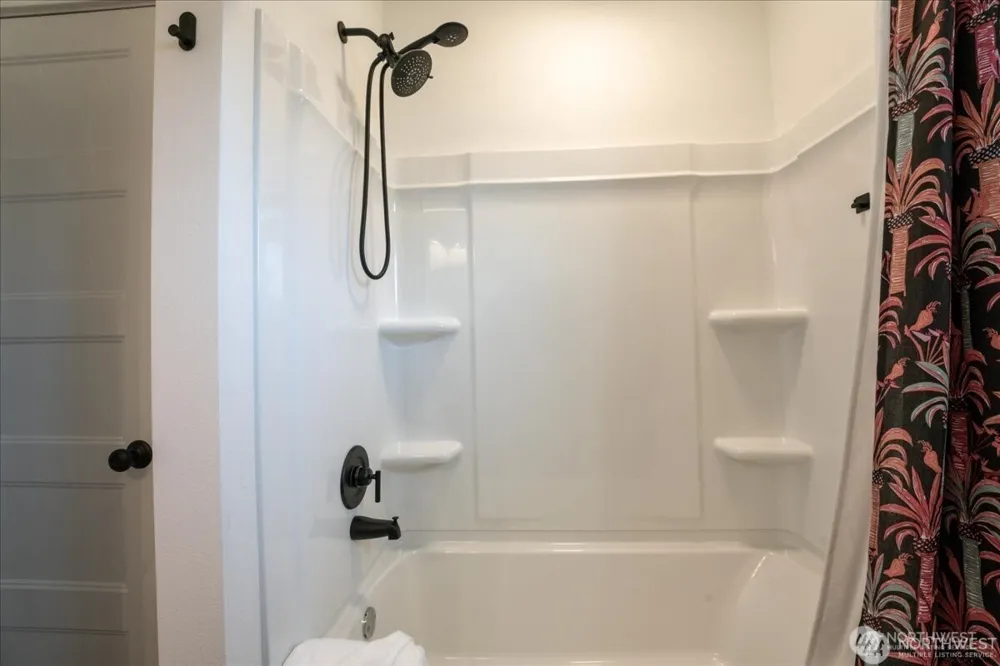 507 E Wapato Avenue Chelan, WA 98816