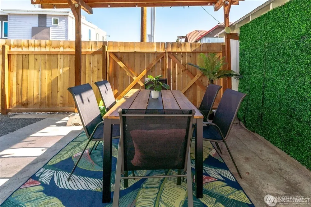 507 E Wapato Avenue Chelan, WA 98816