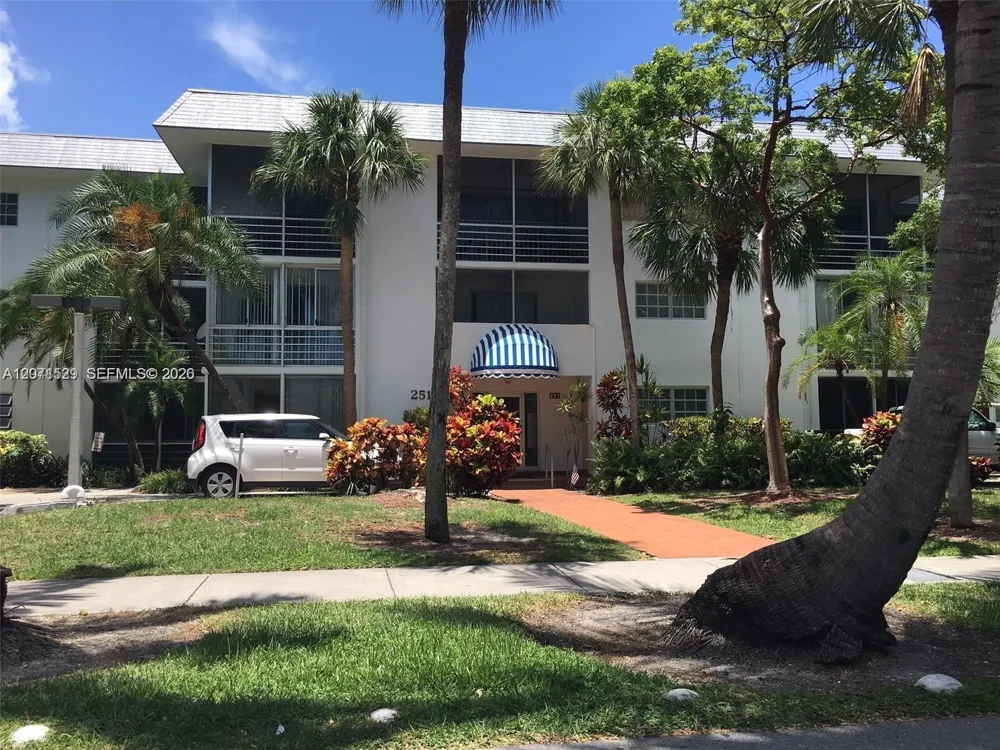 251 Galen Dr #304E Key Biscayne, FL 33149