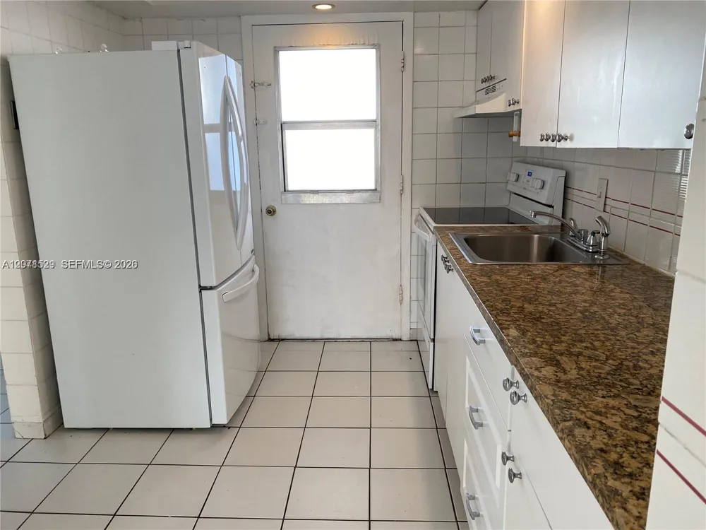 251 Galen Dr #304E Key Biscayne, FL 33149