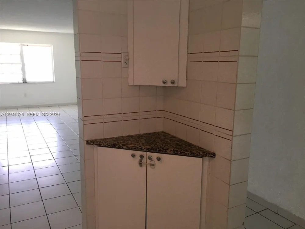 251 Galen Dr #304E Key Biscayne, FL 33149