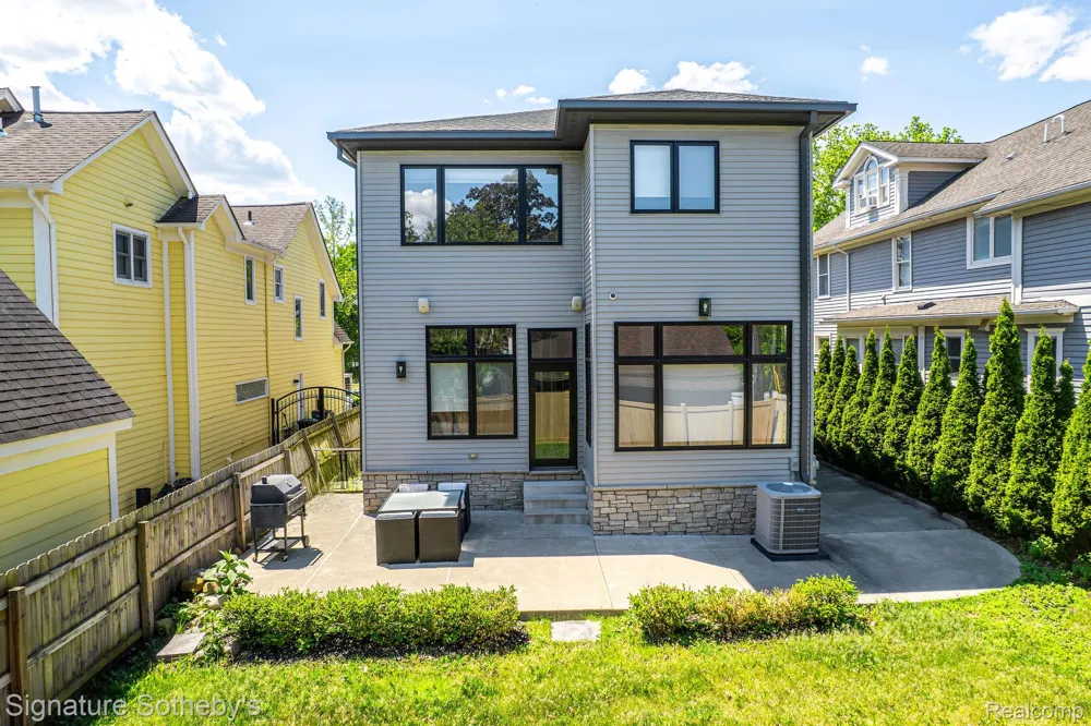 751 S Bates Street Birmingham City, MI 48009