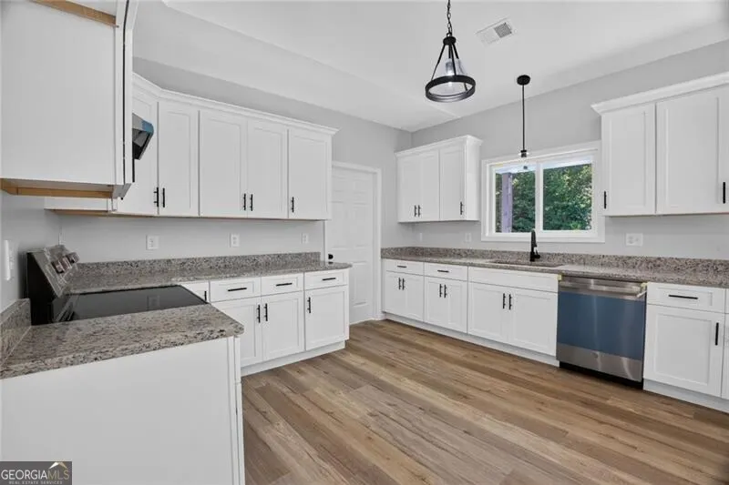 100 Willow Creek DR Locust Grove, GA 30248