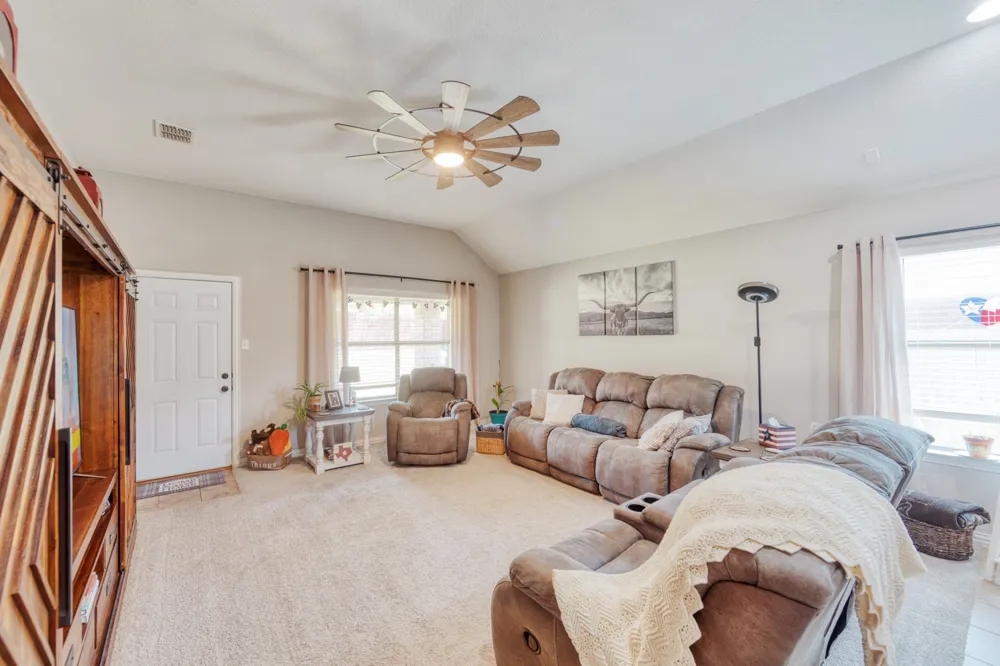 18 Pleasant Valley Sanger, TX 76266