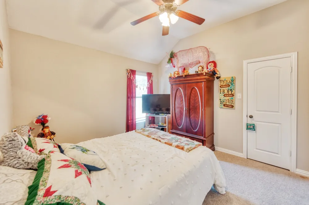 18 Pleasant Valley Sanger, TX 76266