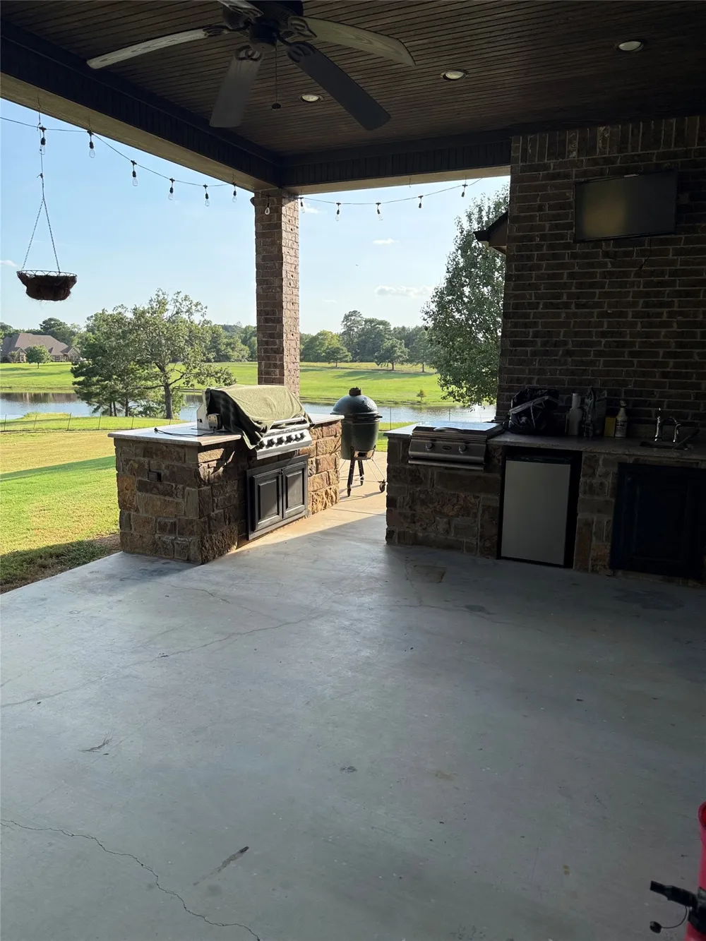 2371 Country Club Road W Longview, TX 75602