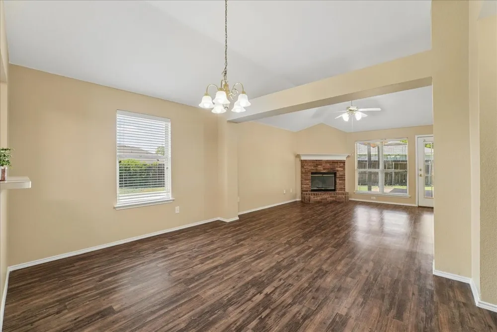 1002 James Donald Lane Glenn Heights, TX 75154