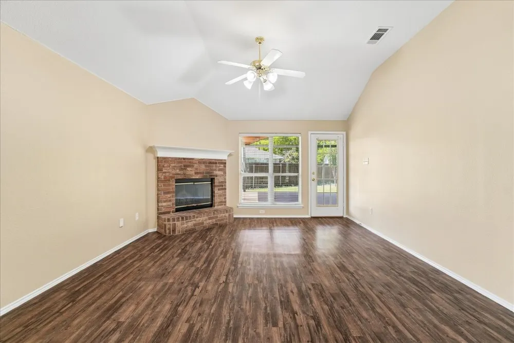 1002 James Donald Lane Glenn Heights, TX 75154