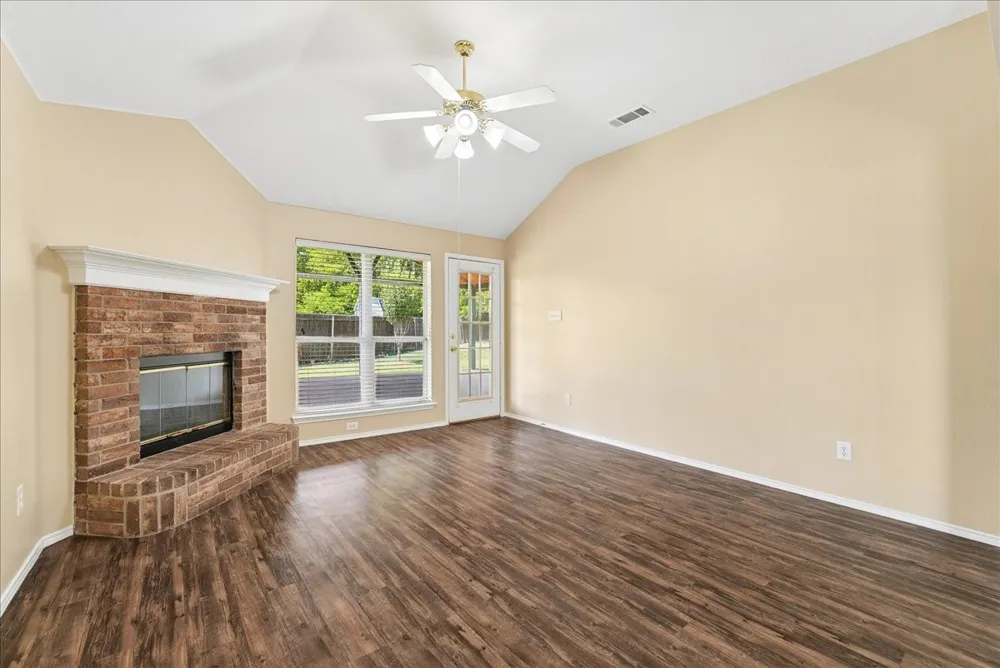 1002 James Donald Lane Glenn Heights, TX 75154