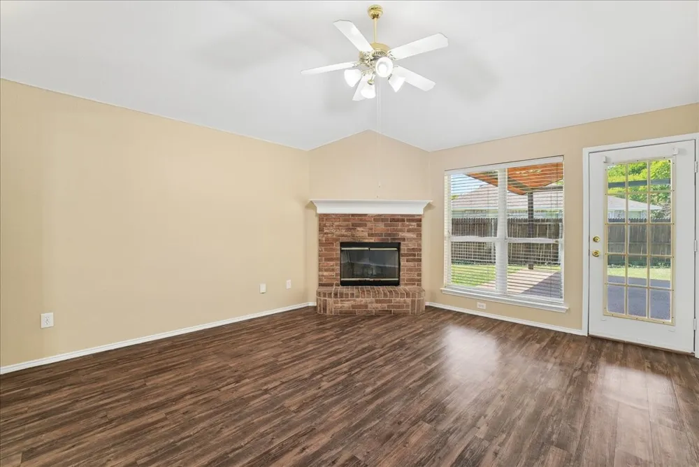 1002 James Donald Lane Glenn Heights, TX 75154