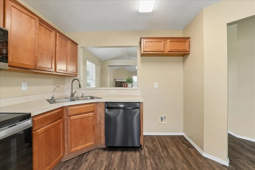 1002 James Donald Lane Glenn Heights, TX 75154