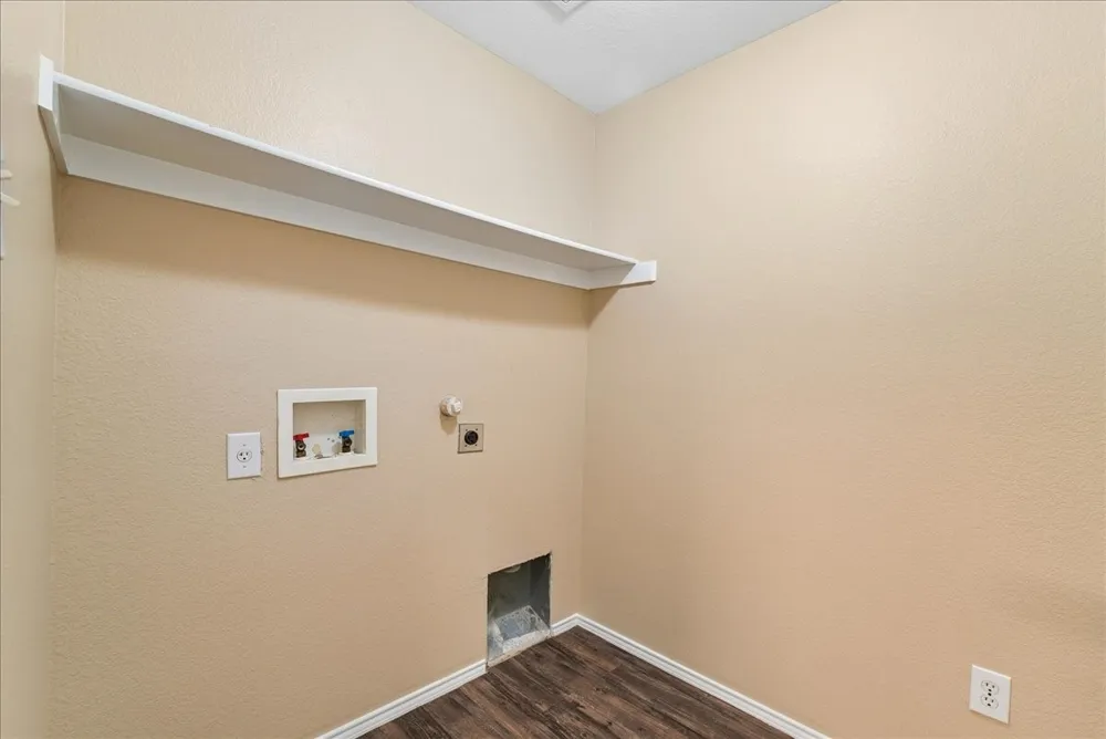 1002 James Donald Lane Glenn Heights, TX 75154